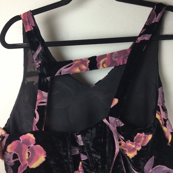 Everly Velvet Floral Burnout Cut Out Open Back Overlay Shift Dress Size Medium - Picture 10 of 14
